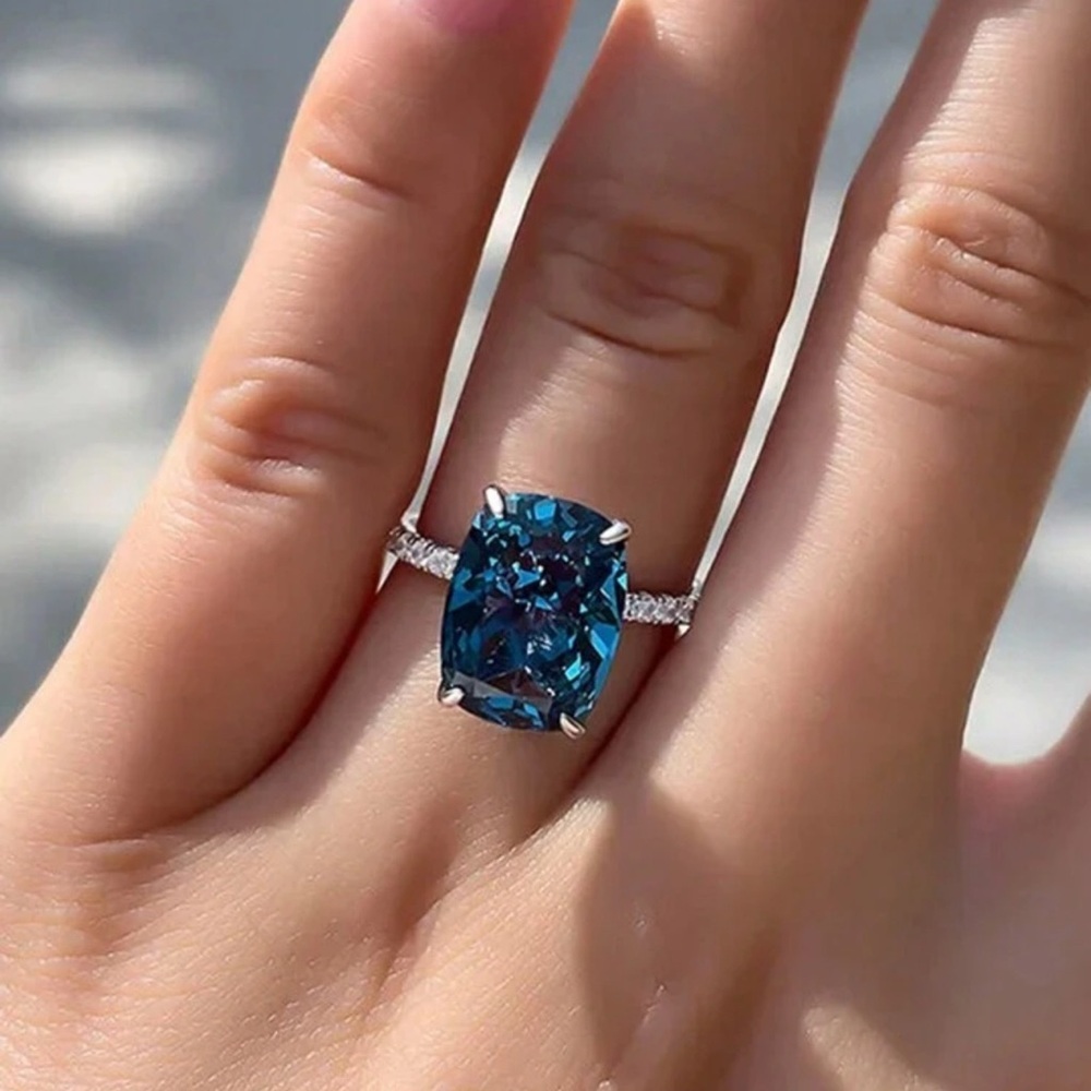 - Diamond wedding ring - Picture 3 of 12